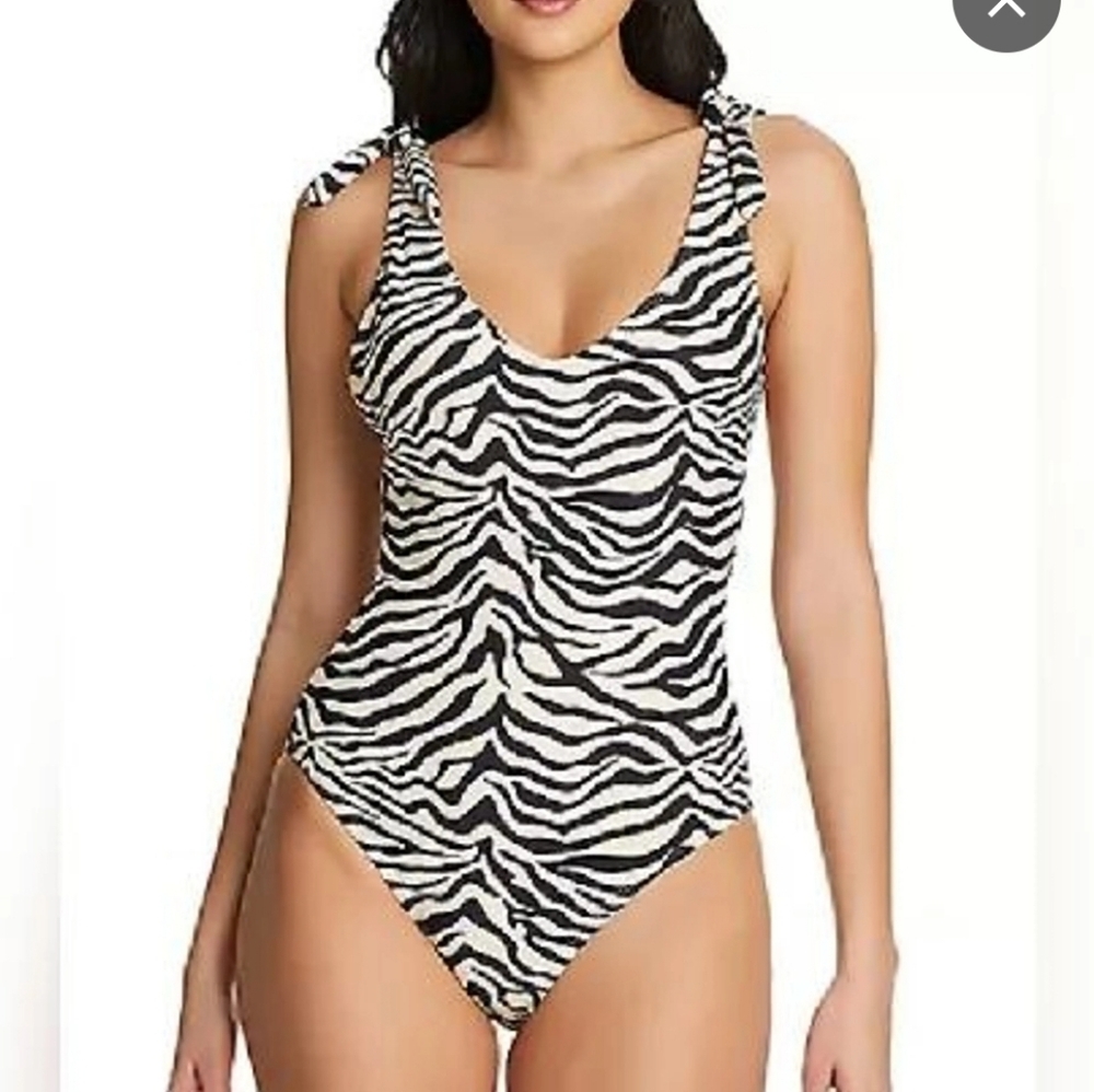 Sanctuary Zebra Print One-Piece Swimsuit in Black and White. BNWOT
Never worn.